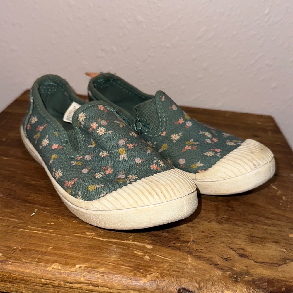 Girls floral sneaker